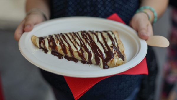 Ζητείται πωλήτρια από το κατάστημα "Σερραϊκόν"