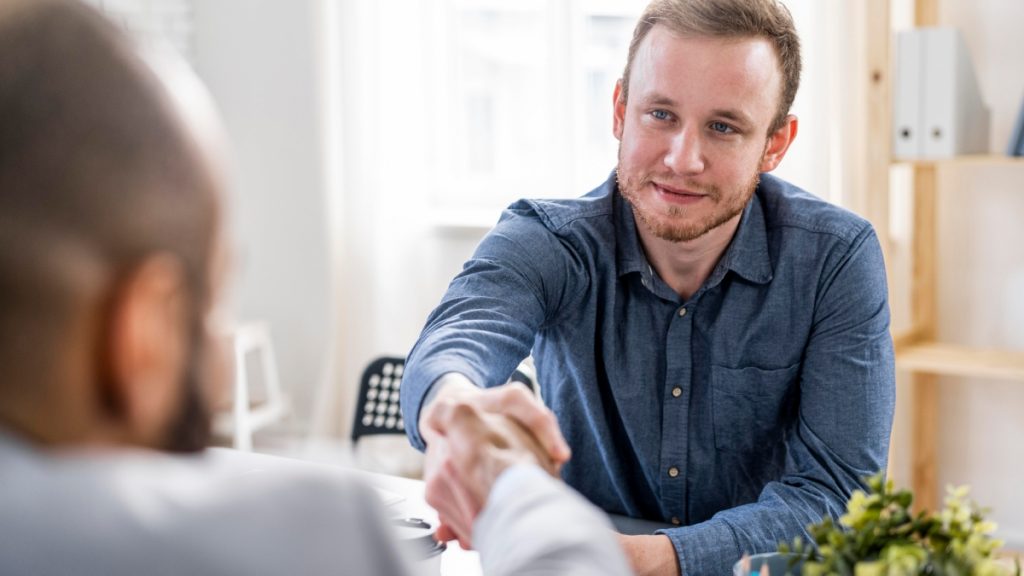 Ζητείται εξωτερικός πωλητής από εμπορική εταιρεία στα Καμένα Βούρλα