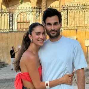 Η Άννα Πρέλεβιτς ανακοίνωσε ότι περιμένει το πρώτο της παιδί με τον Νικήτα Νομικό