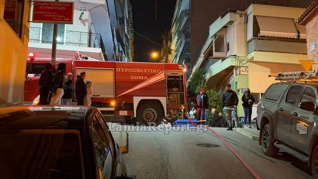 Λαμία: Μεγάλη αναστάτωση στο κέντρο της πόλης για πυρκαγιά σε διαμέρισμα - Δείτε εικόνες