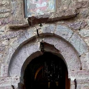 Σοβαρές ζημιές στην Ιερά Μονή Σπηλιάς στα Άγραφα από το σεισμό των 4,8 Ρίχτερ