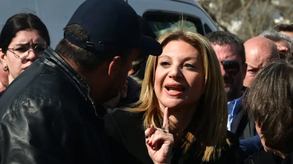 Ρούτσι για Καρυστιανού στη συγκέντρωση για τα Τέμπη: Δεν ήθελε να περιμένει, την παρακαλούσα να μιλήσει