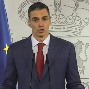 Επιμένει ο Σάντσεθ και τα βάζει με τον Τραμπ: «Δεν μπορείς να παίζεις ρώσικη ρουλέτα με την τύχη εκατομμυρίων, δεν πτοούμαστε από απειλές»