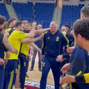 Ο Σαρούνας Γιασικεβίτσιους δέχθηκε «σφαλιάρες» από τους παίκτες του για τα γενέθλιά του