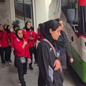 Η εθνική ποδοσφαίρου γυναικών του Ιράν πέρασε τα σύνορα της Τουρκίας και επέστρεψε στη χώρα της