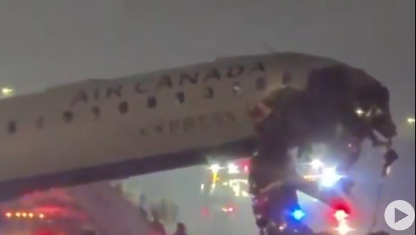 Νέα Υόρκη: Σύγκρουση αεροπλάνου με πυροσβεστικό στο αεροδρόμιο LaGuardia – Αναφορές για τραυματίες