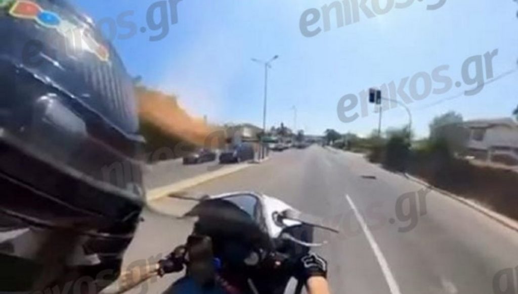 Αττική: Ταυτοποιήθηκε 23χρονος οδηγός μοτοσικλέτας που έκανε σούζες για 20 δευτερόλεπτα – Το βίντεο που τον «έκαψε»