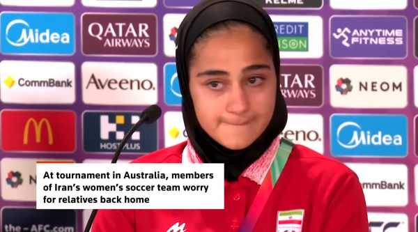 Δάκρυα στην γυναικεία ομάδα ποδοσφαίρου του Ιράν: Ανησυχούμε για τις οικογένειές μας και την πατρίδα