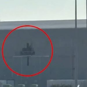 «Sun»: Ιρανικό drone έπληξε υπόστεγο που χρησιμοποιείται από άκρως απόρρητα αμερικανικά κατασκοπευτικά αεροσκάφη – Φωτογραφία ντοκουμέντο