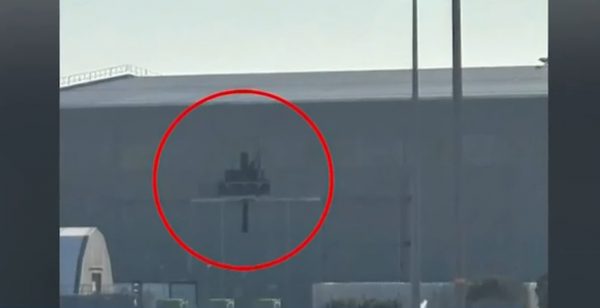 «Sun»: Ιρανικό drone έπληξε υπόστεγο που χρησιμοποιείται από άκρως απόρρητα αμερικανικά κατασκοπευτικά αεροσκάφη – Φωτογραφία ντοκουμέντο