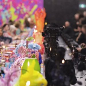 H πιο επική δεξίωση γάμου της χρονιάς -Μαύρο εναντίον χρώματος στην ίδια αίθουσα -Εντυπωσιακές εικόνες