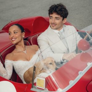 Ο Σαρλ Λεκλέρ παντρεύτηκε το μοντέλο Αλεσάντρα Σεν Μλε - Με μία Ferrari Testa Rossa του 1957 έφυγαν οι νεόνυμφοι