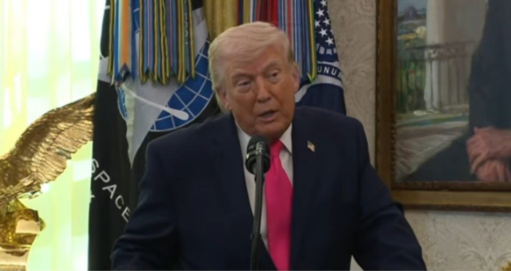 Ντόναλντ Τραμπ: «Το Ιράν θέλει απεγνωσμένα συμφωνία, δέχτηκε να μην αποκτήσει ποτέ πυρηνικά»