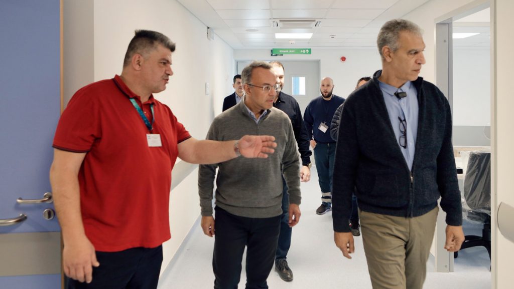 Ο Χρήστος Σταϊκούρας στο Γενικό Νοσοκομείο Λαμίας