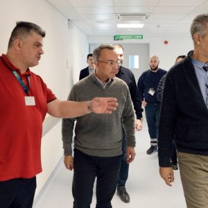 Ο Χρήστος Σταϊκούρας στο Γενικό Νοσοκομείο Λαμίας