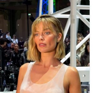 Σάλος στα social media για το αδυνατισμένο πρόσωπο της Μάργκοτ Ρόμπι: «Γιατί να αποστεωθεί αυτή η κούκλα;» γράφουν