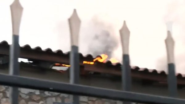 Εκτεταμένες ζημιές στην αποθήκη εκκλησίας που τυλίχθηκε στις φλόγες στη Λιοσίων