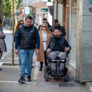 Στο μικροσκόπιο τα πεζοδρόμια της Λαμίας - Αυτοψία για ράμπες, οδεύσεις τυφλών και ασφαλή πεζοδρόμια