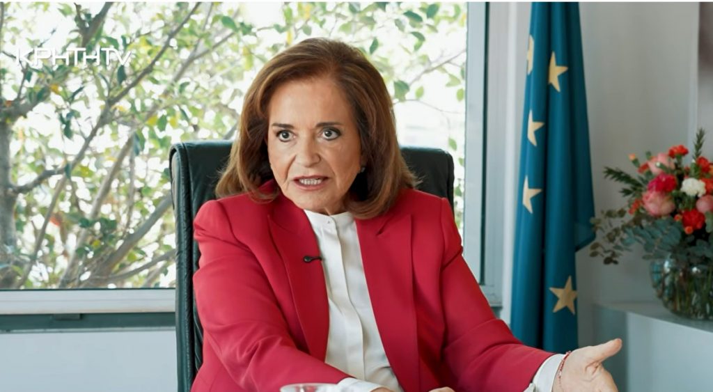 Ντόρα Μπακογιάννη για Μαρία Σάκκαρη: Έχει το ίδιο γέλιο με την Μαρίκα Μητσοτάκη, αυτό το πηγαίο