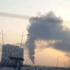 Πλήγμα από το Ισραήλ στα πετρέλαια του Ιράν - Πυρκαγιά κοντά στο αεροδρόμιο του Ντουμπάι