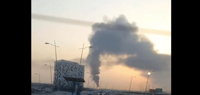 Πλήγμα από το Ισραήλ στα πετρέλαια του Ιράν - Πυρκαγιά κοντά στο αεροδρόμιο του Ντουμπάι