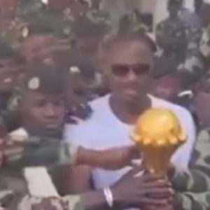 Σε στρατιωτική βάση στη Σενεγάλη η κούπα του Κόπα Άφρικα, δεν την επιστρέφει η ομοσπονδία της χώρας - Δείτε βίντεο