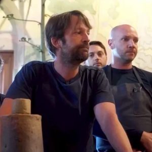 Ο σεφ του Noma της Κοπεγχάγης ζήτησε συγγνώμη και αποσύρεται μετά τις καταγγελίες για χτυπήματα στους υπαλλήλους, ταπείνωση και απειλές για απέλαση