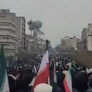 Ισχυρές εκρήξεις στην Τεχεράνη: Το Ισραήλ βομβαρδίζει περιοχή όπου διαδηλώνουν πολίτες – Δείτε βίντεο