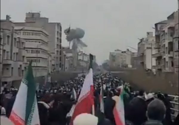 Ισχυρές εκρήξεις στην Τεχεράνη: Το Ισραήλ βομβαρδίζει περιοχή όπου διαδηλώνουν πολίτες – Δείτε βίντεο