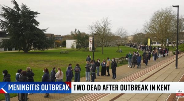 Πάρτι σε κλαμπ και κοινή χρήση ηλεκτρονικών τσιγάρων πυροδότησαν επιδημία μηνιγγίτιδας στη Βρετανία με νεκρούς και δεκάδες κρούσματα