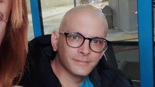 Ο δήμαρχος του Άη Στράτη έκανε επέμβαση για την αφαίρεση του όγκου: Η πρώτη φωτογραφία μετά το χειρουργείο