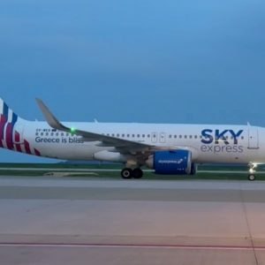 Επαναπατρίστηκαν 87 Έλληνες πολίτες από το Ομάν στην Αθήνα με ειδική πτήση της SKY express