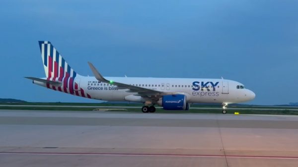 Επαναπατρίστηκαν 87 Έλληνες πολίτες από το Ομάν στην Αθήνα με ειδική πτήση της SKY express
