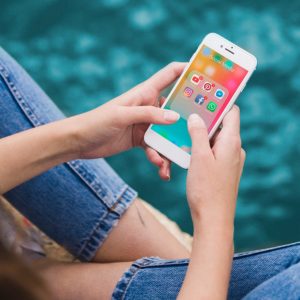 Η Apple μπλοκάρει στις ΗΠΑ κινέζικες εφαρμογές - Τι αλλάζει για τους κατόχους iPhone