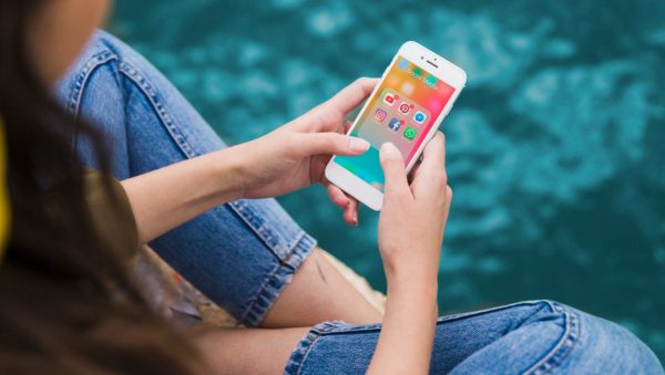 Η Apple μπλοκάρει στις ΗΠΑ κινέζικες εφαρμογές - Τι αλλάζει για τους κατόχους iPhone