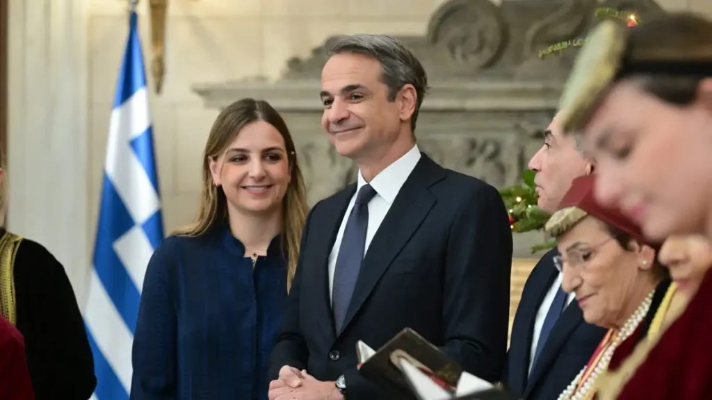 Σοφία Μητσοτάκη: Οργισμένη απάντηση για την επιστροφή της από το Ντουμπάι – «Η ξεφτίλα δεν έχει όρια»