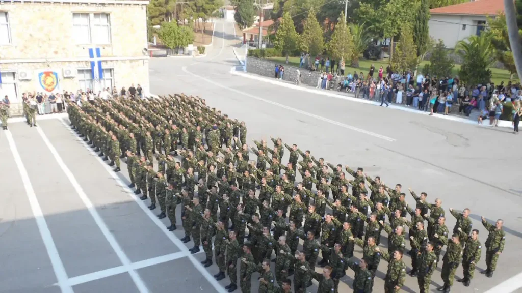 Fake SMS για δήθεν «χορήγηση φύλλων πορείας» λένε πηγές του Στρατού