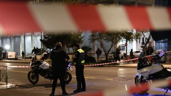 Ποιος είναι ο άνδρας που απείλησε να ανατιναχθεί στη ΓΑΔΑ – Ελεγχόμενη έκρηξη από το ΤΕΕΜ