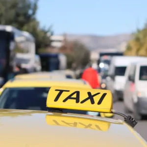 Απεργία για τα ταξί από σήμερα μέχρι την Παρασκευή – Συγκέντρωση και πορεία διαμαρτυρίας προς τη Βουλή