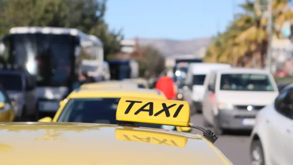 Απεργία για τα ταξί από σήμερα μέχρι την Παρασκευή – Συγκέντρωση και πορεία διαμαρτυρίας προς τη Βουλή