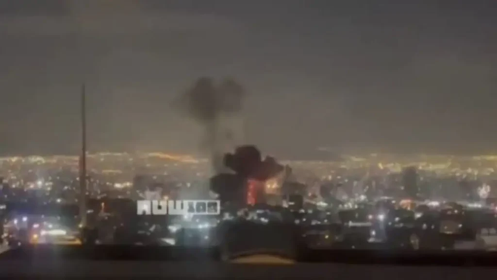 Το Ισραήλ βομβάρδισε το κτίριο της ιρανικής Κρατικής Τηλεόρασης στην Τεχεράνη – Διακόπηκε προσωρινά η μετάδοση