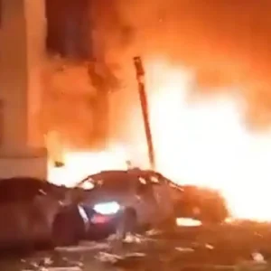 Η στιγμή που ο ιρανικός πύραυλος έπεσε στο Τελ Αβίβ – Μια γυναίκα νεκρή, δεκάδες τραυματίες