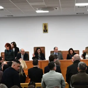 Τέμπη: Οι εικόνες χάους με το «καλημέρα» της δίκης – Οι επόμενες κινήσεις των δικηγόρων και τα «καρφιά» της Περιφέρειας Θεσσαλίας στο Υπουργείο Δικαιοσύνης