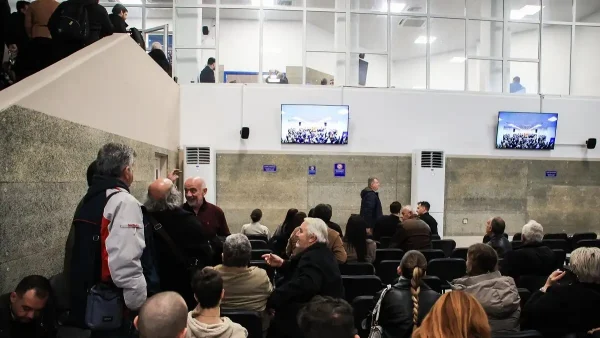 Δίκη για τα Τέμπη: Ολομέτωπη επίθεση του προέδρου της Ένωσης Δικαστών και Εισαγγελέων σε δικηγόρους και διαδίκους