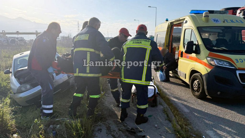 Μετωπική σύγκρουση με τρεις τραυματίες στην είσοδο της Λαμίας - Δείτε εικόνες