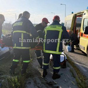 Μετωπική σύγκρουση με τρεις τραυματίες στην είσοδο της Λαμίας - Δείτε εικόνες