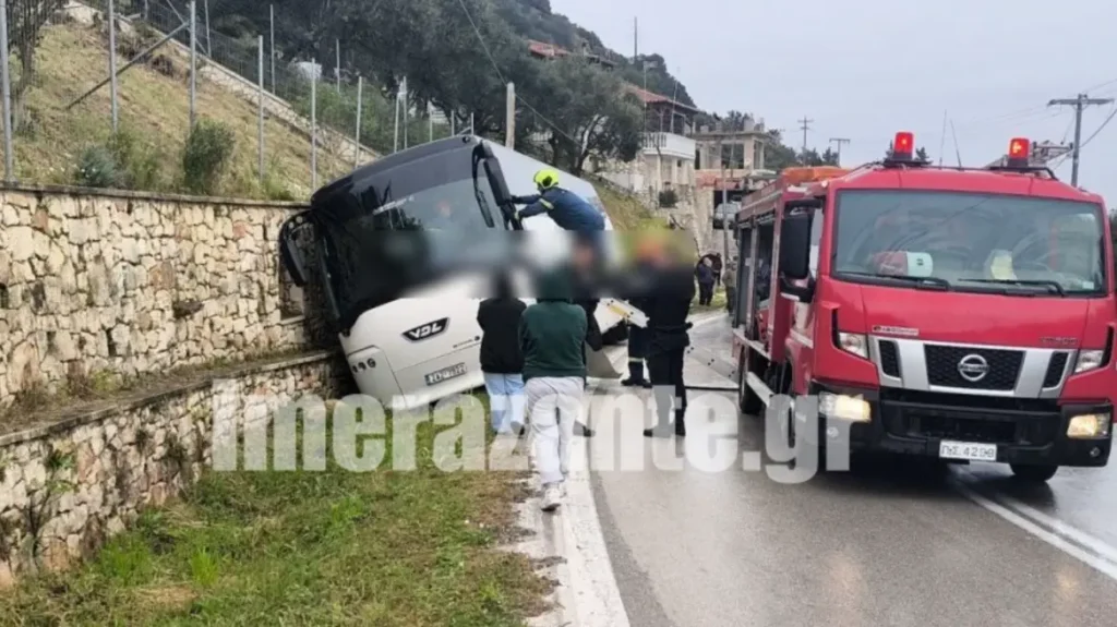 Λεωφορείο με επτά μαθητές στη Ζάκυνθο συγκρούστηκε με ΙΧ, βίντεο και φωτογραφίες