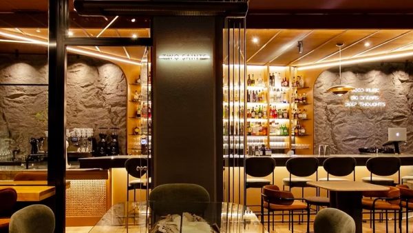 Ζητούνται μάγειρας, barista και άτομα για service στο 2Saints