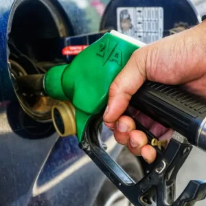 Τα μέτρα που εξετάζει η κυβέρνηση για αισχροκέρδεια, στήριξη πολιτών και επιχειρήσεων λόγω του πολέμου στη Μέση Ανατολή