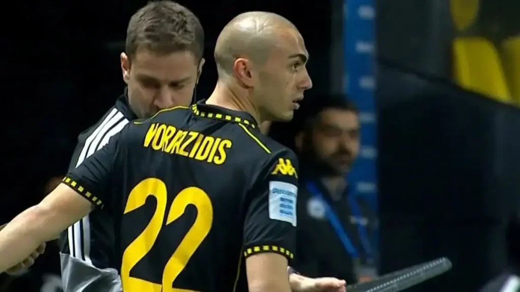 Ο Μιχάλης Βοριαζίδης επέστρεψε στη δράση μετά το σοβαρό πρόβλημα υγείας του και αποθεώθηκε στο Άρης – Ατρόμητος